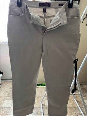 Gloria Vanderbilt beige women’s jeans